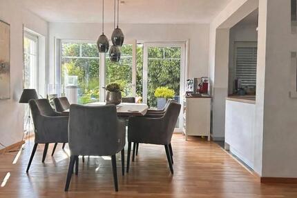Haus Heusenstamm - 7 Zimmer, 265 m&sup2;, 2.600&euro; | Angebot:27618346