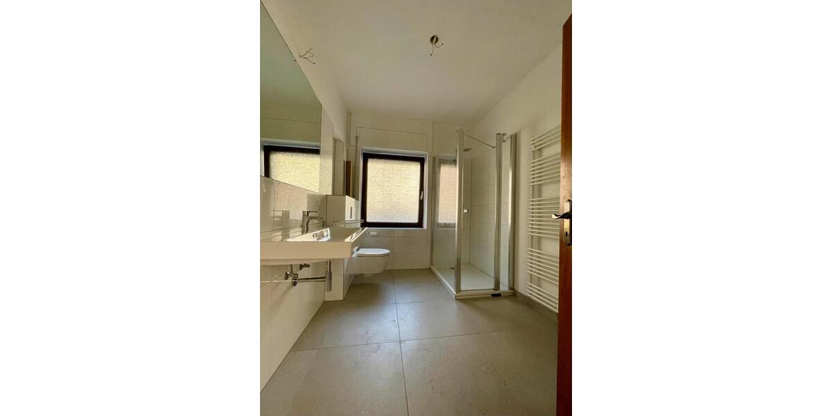 Etagenwohnung Wachtberg - 3 Zimmer, 118 m&sup2;, 1.750&euro; | Angebot:25328721