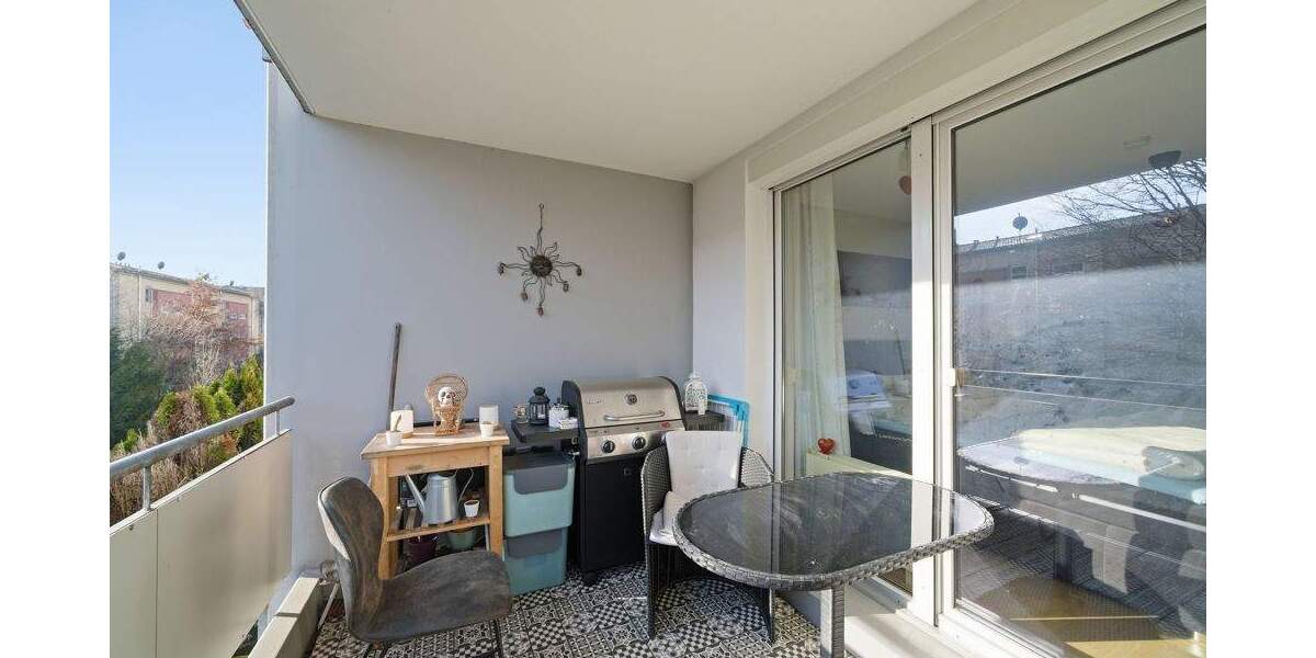 Großzügige 4-Zimmer-Wohnung mit Balkon im 1. OG - Ideal für Familien 4 zimmer