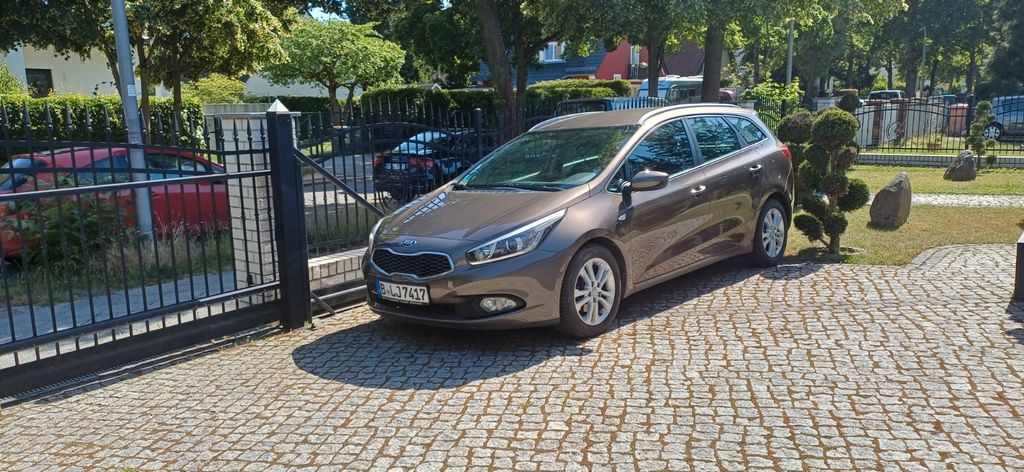 Kia ceed Sportswagon 135.000 km 5.990 &euro; Berlin 12349