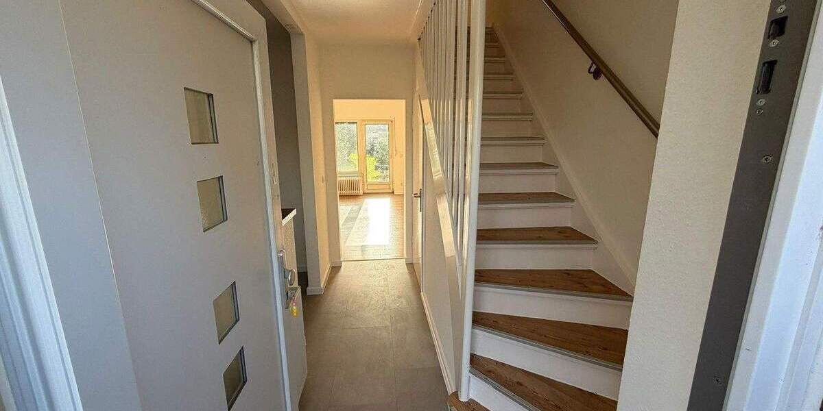 Reihenmittelhaus Hamburg Bramfeld - 3 Zimmer, 75 m&sup2;, 1.630&euro; | Angebot:25570386