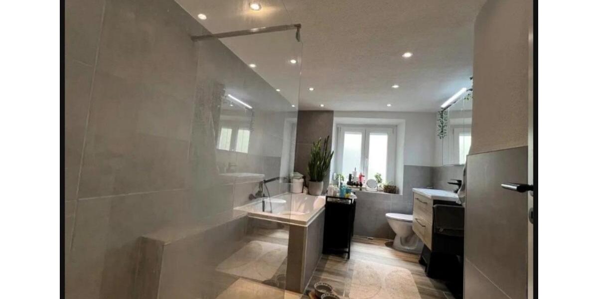 Doppelhaushälfte Weißenhorn - 8 Zimmer, 224 m&sup2;, 1.700&euro; | Angebot:25498251