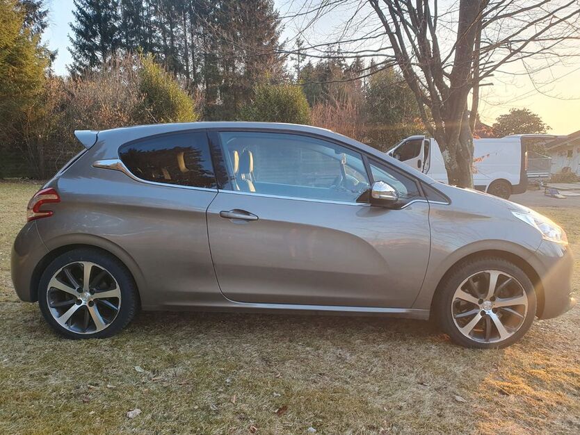 Peugeot 208 174.394 km 4.900 € Abentheuer 55767