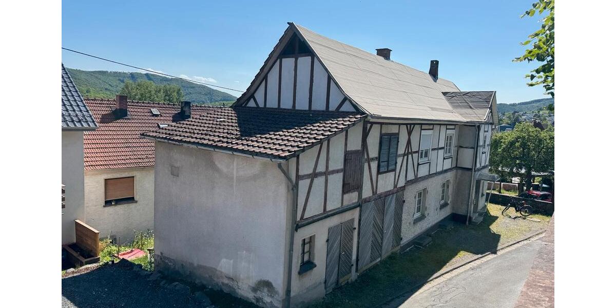 Einfamilienhaus Biedenkopf - 9 Zimmer, 151 m&sup2;, 105.000&euro; | Angebot:26891226