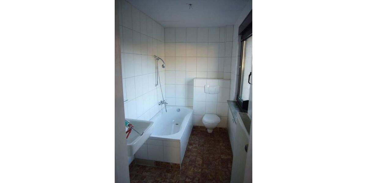 Kleines Haus in ruhiger Straße Nähe Grundschule, 5 Zi, Wohnküche, Bad, Loggia, Terrasse 5 zimmer