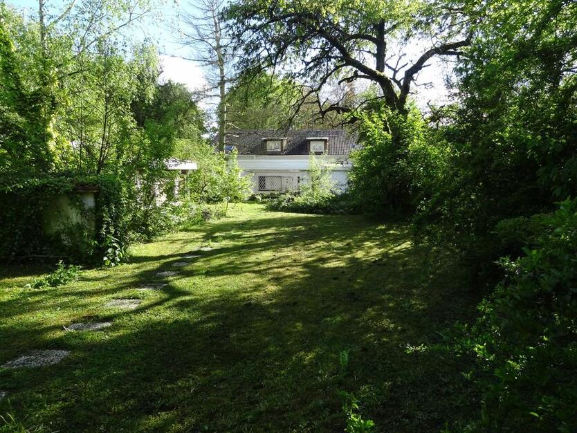 Haus am Park in Frankfurt Sossenheim 2300qm Grundstück 450qm Nutz