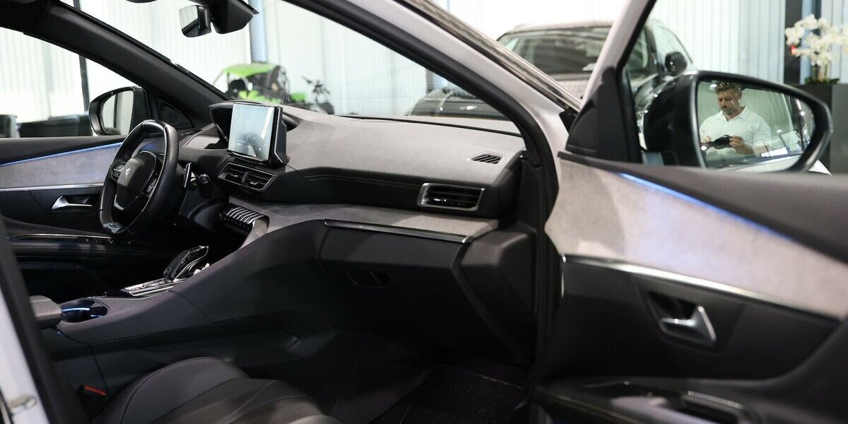 Peugeot 3008 1.2 PureTech ALLURE GT-LINE / I-COCKPIT,LED 22.000 km 17.777 &euro; Hamm 59077