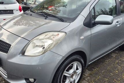 Toyota Yaris 79.000 km 3.500 &euro; Detmold 32756