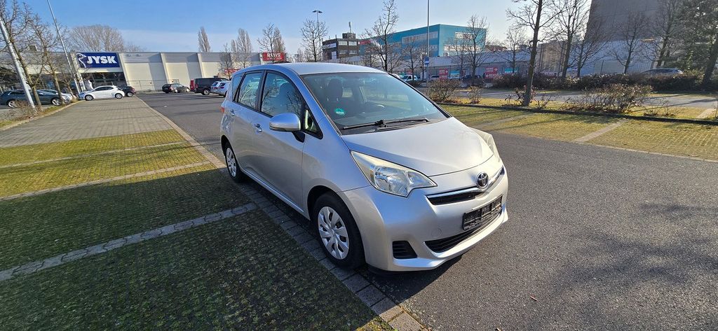 Toyota Verso-S 52.000 km 7.600 &euro; Frankfurt/Main 65933