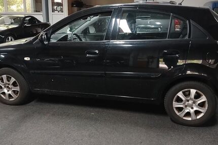 Kia Rio 198.000 km 2.499 &euro; Rüsselsheim 65428