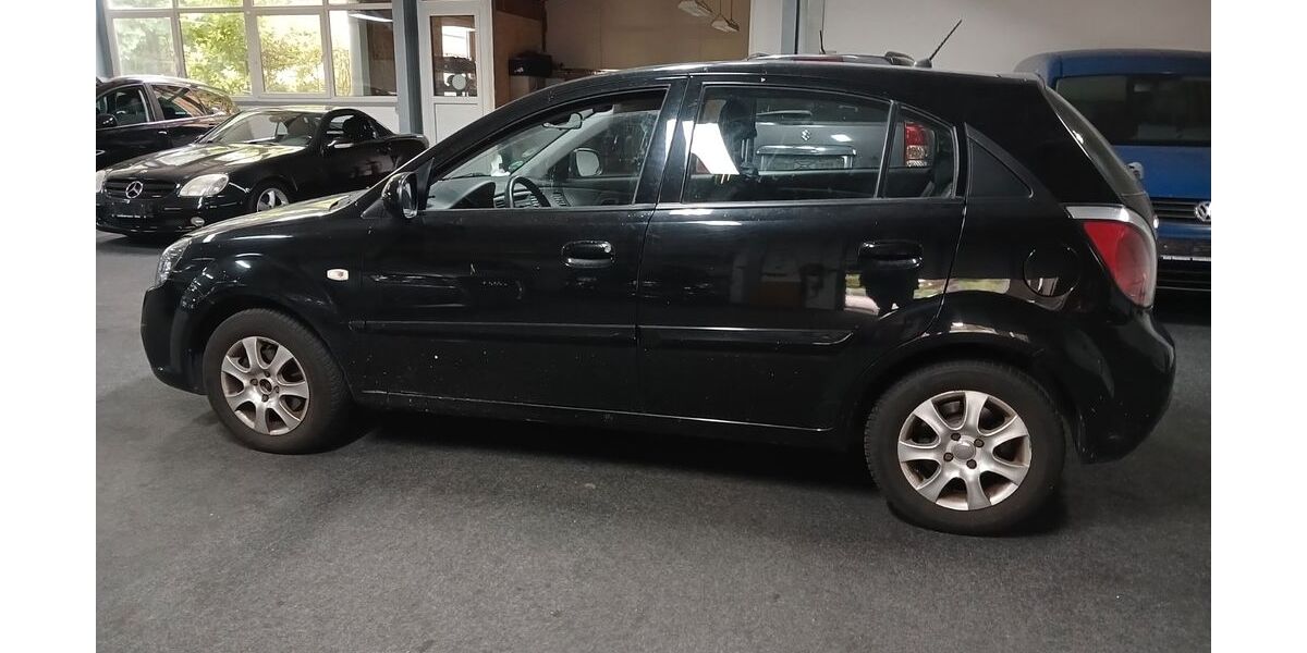 Kia Rio 198.000 km 2.499 &euro; Rüsselsheim 65428