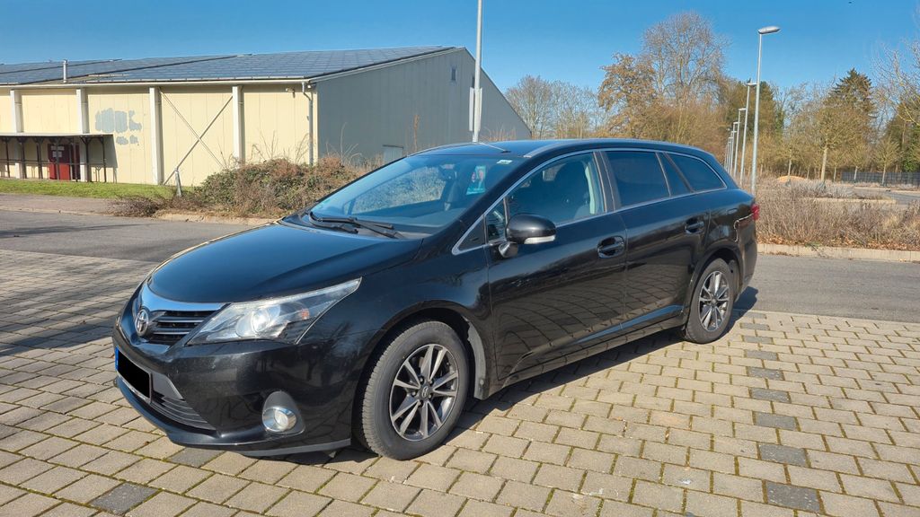 Toyota Avensis 212.000 km 5.750 &euro; Erlensee 63526