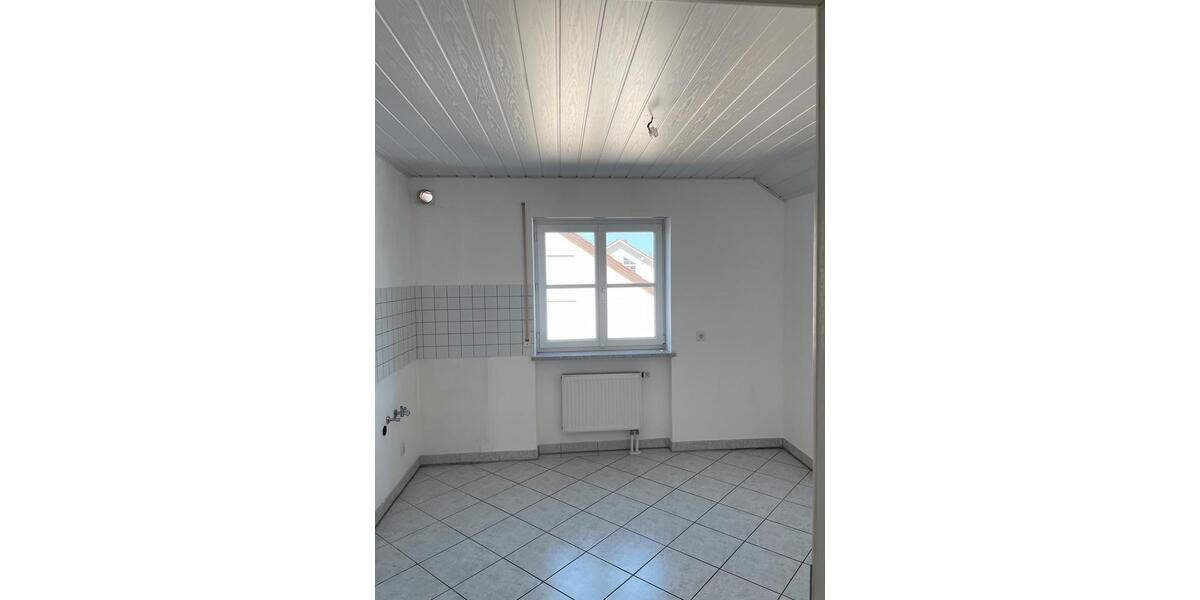 Dachgeschoßwohnung Ingolstadt Münchener Straße - 4 Zimmer, 122 m&sup2;, 1.190&euro; | Angebot:25440117