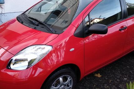 Toyota Yaris 177.000 km 2.990 € Altenstadt 89281