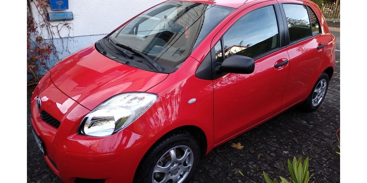 Toyota Yaris 177.000 km 2.990 € Altenstadt 89281