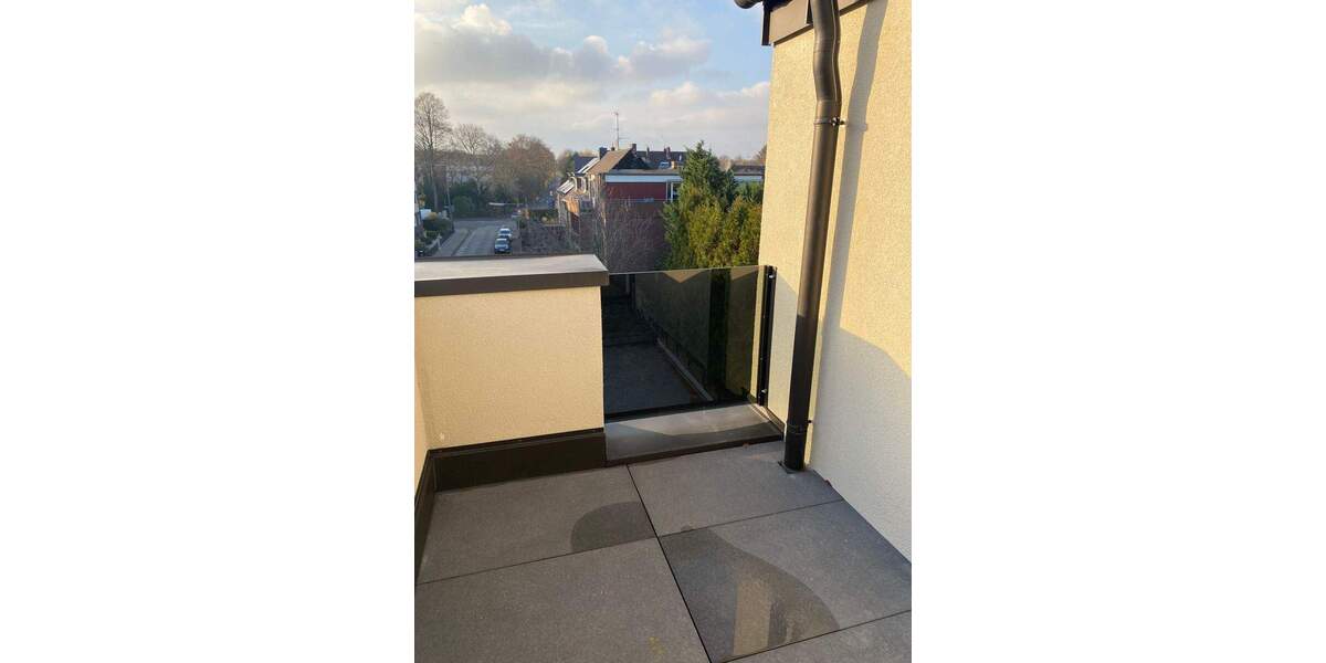 Wunderschöne Maisonette-Whg. in Alt-Junkersdorf mit Loggia - Anfragen per E-Mail - 4 zimmer