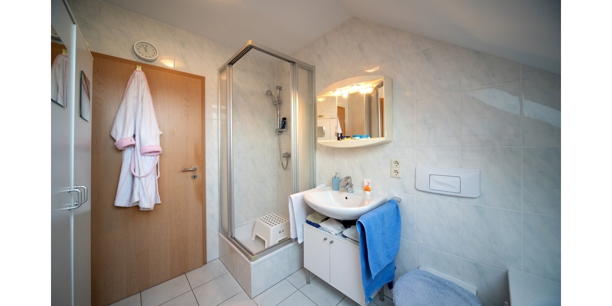 Charmantes Zweifamilienhaus mit gepflegtem Garten – Viel Platz, ruhige Lage in idyllischer Waldnähe 7 zimmer