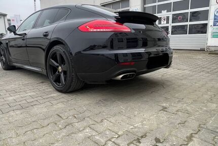 Porsche Panamera 176.000 km 30.900 € Augsburg 86157