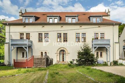 Ländlich, historisch, gepflegt: DG-Wohnung mit EBK im ehemaligen Stiftsgebäude