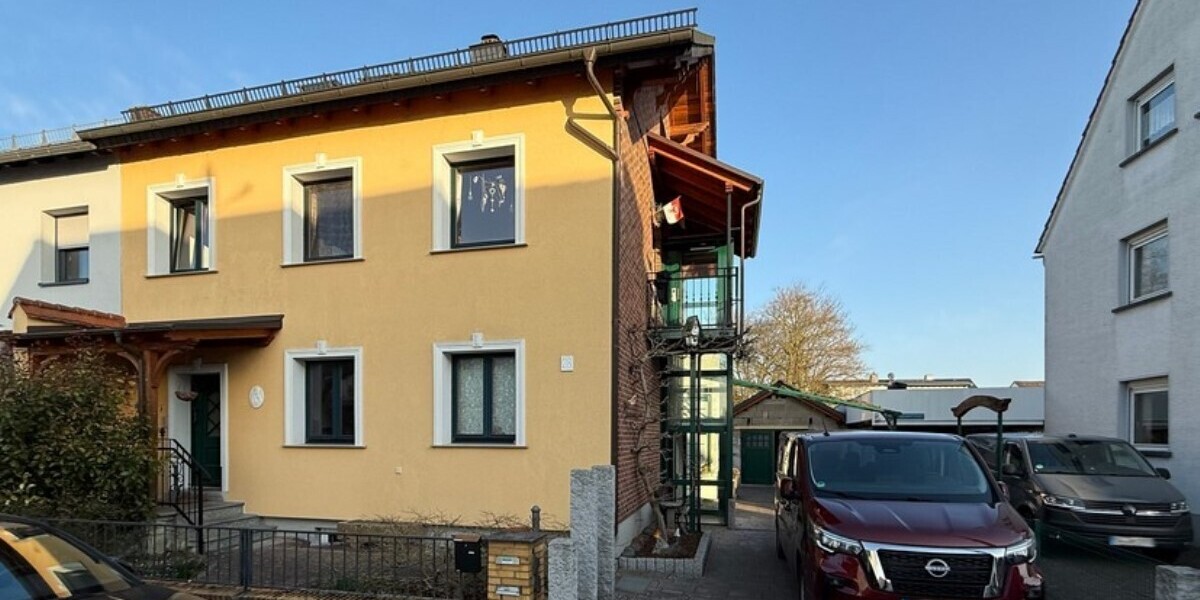 Flörsheim: Sie suchen das besondere Wohnflair? Ein toller Familienwohnsitz mit ELW - Doppelhaushälfte Flörsheim | Angebot:25568492