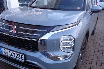 Mitsubishi Plug-in Hybrid Outlander 5.500 km 51.990 &euro; Freiburg-St. Georgen 79111