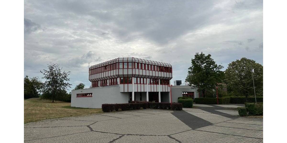 Attraktive Bürofläche im 2. OG eines hochmodernen Fitness- und Gesundheitscenters 8 zimmer