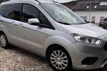 Ford Tourneo Courier 107.000 km 10.400 &euro; Stockach 78333
