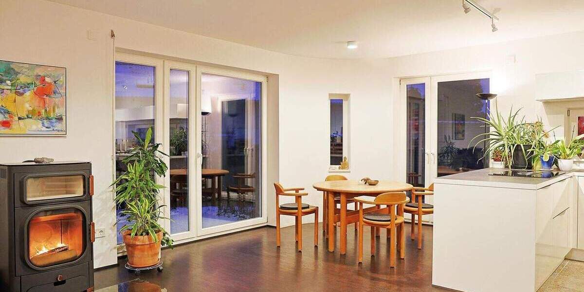 2 Gebäude: 1 Bürohaus und 1 Wohnhaus mit ca. 415 qm Gesamtfläche - Viele Nutzungsmöglichkeiten! zimmer