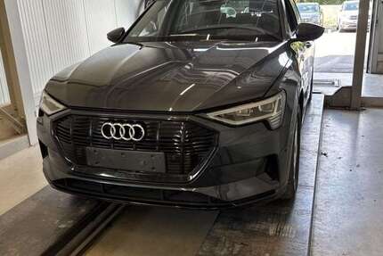 Audi e-tron 44.555 km 35.979 &euro; Wittingen 29378