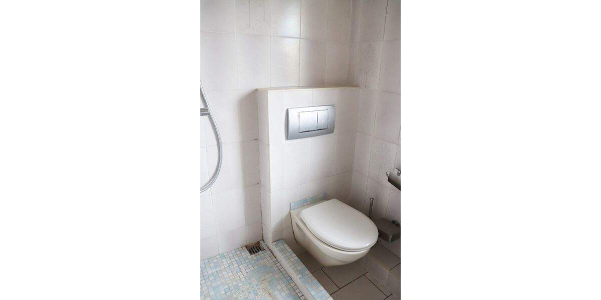 Reihenmittelhaus mit Wintergarten und Stellplatz auf Eigenland, 23569 Lübeck 3 zimmer