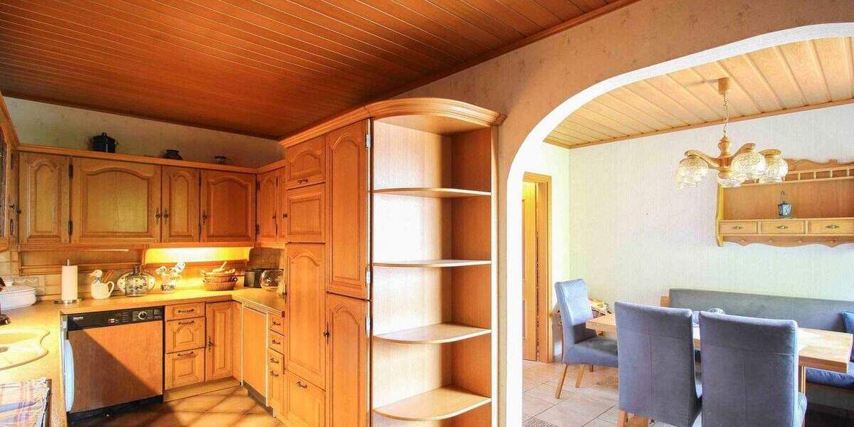 Ein-Zwei- Familienhaus mit großem Grundstück, Sehr Zentral und doch Privat in Luthe 7 zimmer