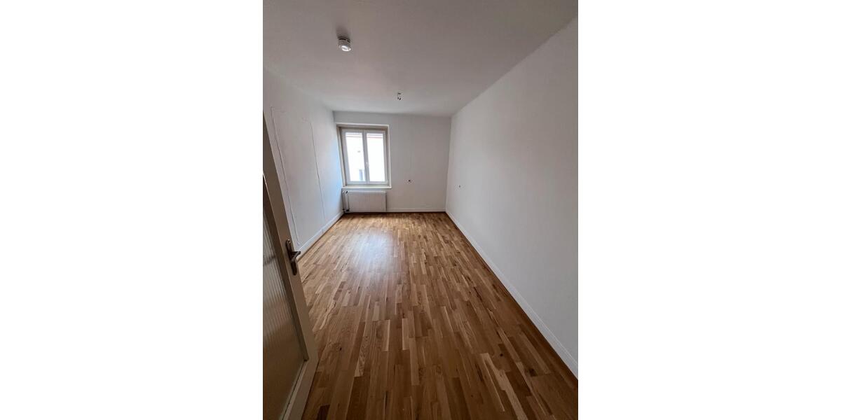 Etagenwohnung Augsburg - 5 Zimmer, 105 m&sup2;, 1.450&euro; | Angebot:25951794