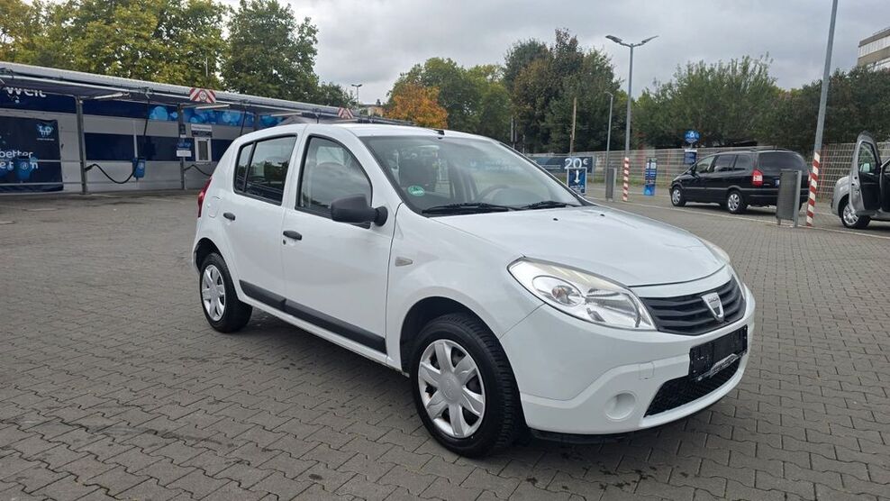 Dacia Sandero 111.000 km 1.599 € Wiesbaden 65203