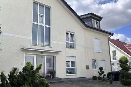 Haus zum Mieten in Lage 2.100 € 246 m² 7 zimmer