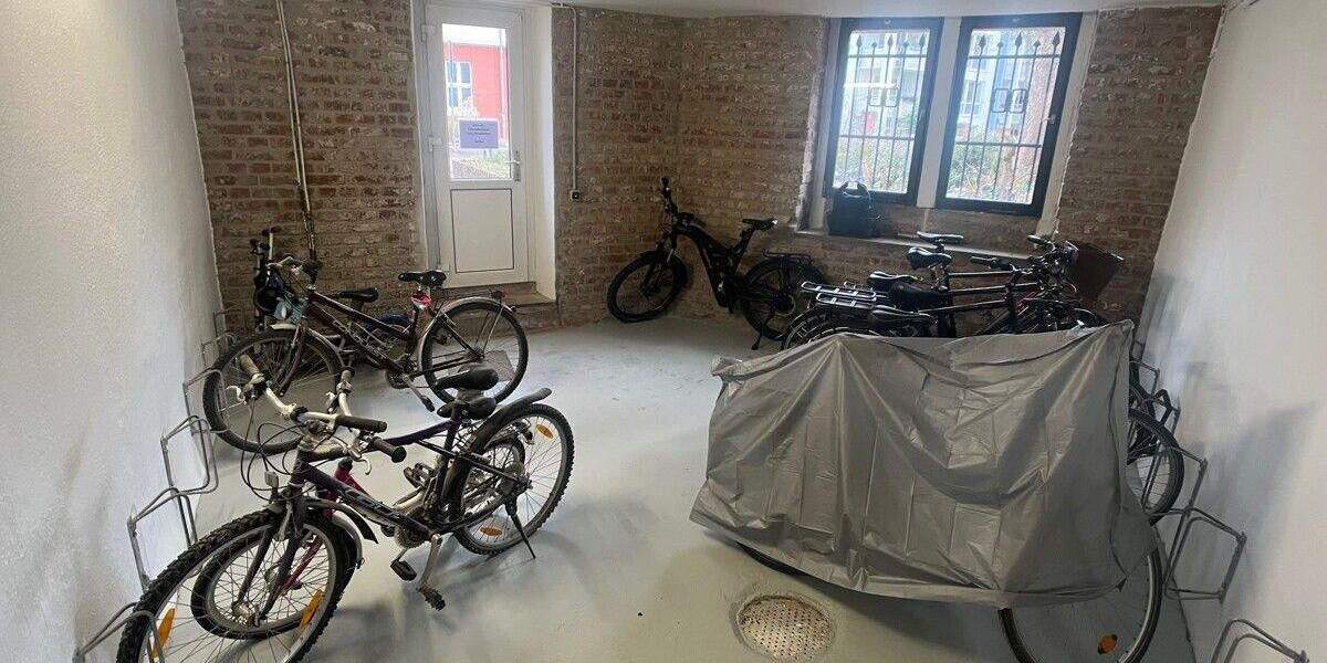 Große Wohnung .... gute Lage .... vermietete 5-Zimmer-Wohnung in der Brühlervorstadt !! 5 zimmer