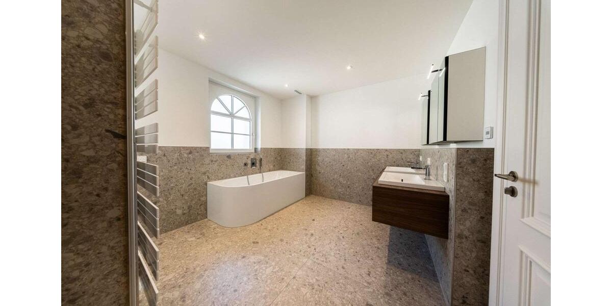 Etagenwohnung Bad Pyrmont - 5 Zimmer, 193 m&sup2;, 2.700&euro; | Angebot:24477824