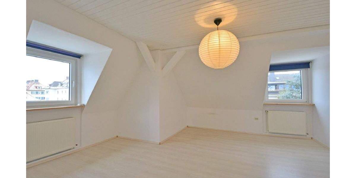 Freie DG Wohnung in beliebter Lage KS-Fasanenhof 3 zimmer