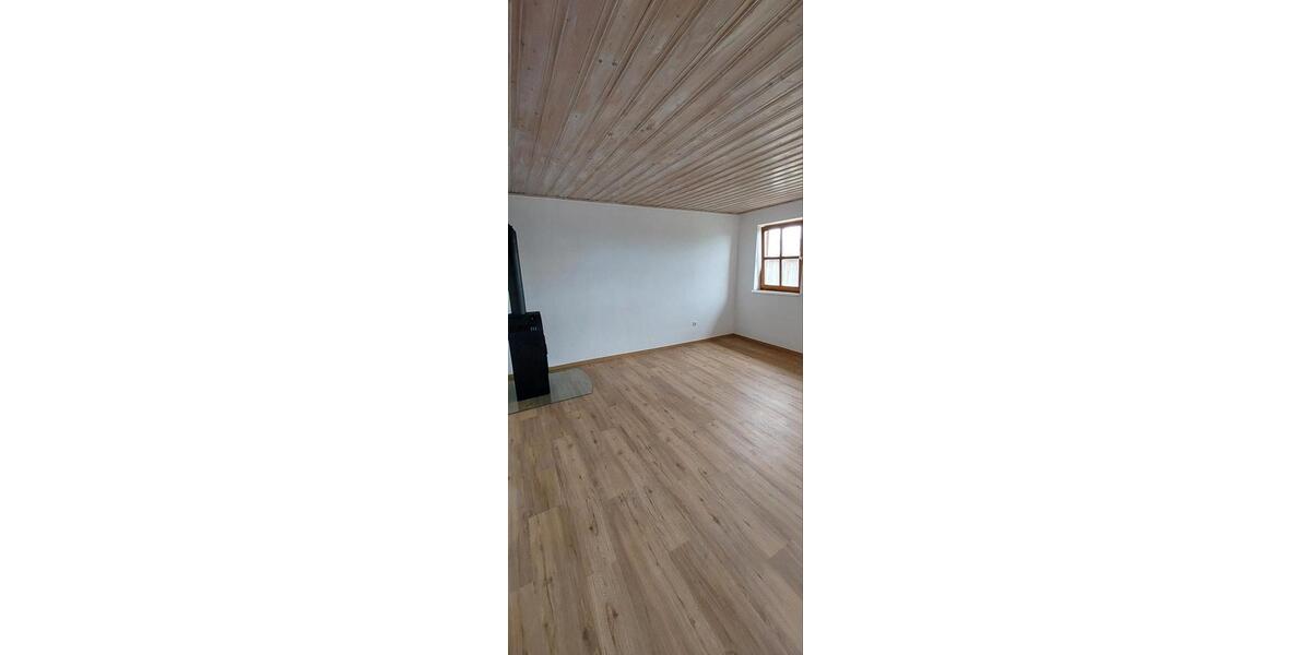 Etagenwohnung Hutthurm - 3 Zimmer, 104 m&sup2;, 700&euro; | Angebot:26633306