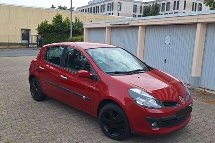 Renault Clio 150.000 km 3.000 &euro; Wiesbaden 65197