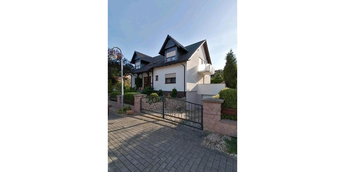 Einfamilienhaus mit Einliegerwohnung und Keller 10 zimmer