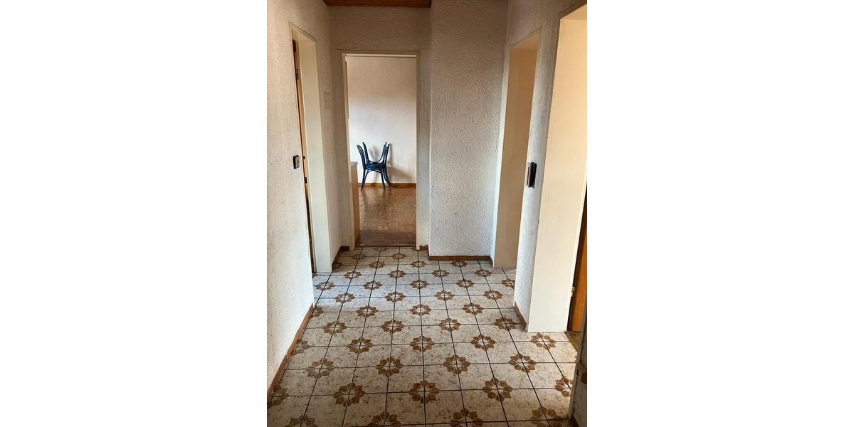 Etagenwohnung Sachsenheim - 4 Zimmer, 80 m&sup2;, 1.000&euro; | Angebot:25544612