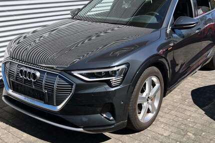 Audi e-tron 60.379 km 34.990 &euro; Hamburg 22047