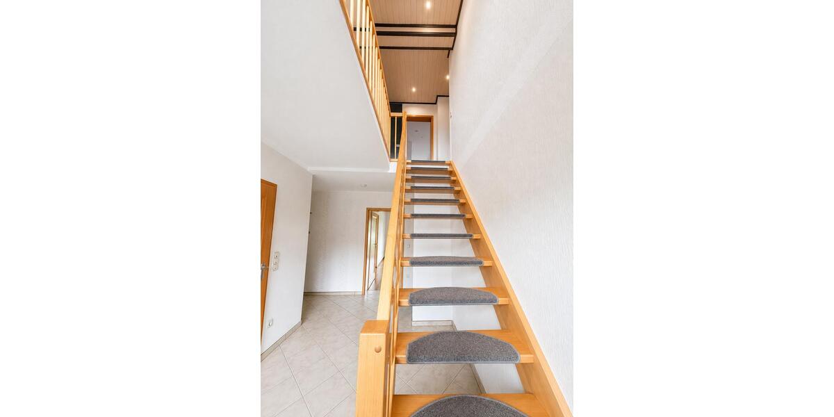 Etagenwohnung Kalbach - 7 Zimmer, 170 m&sup2;, 1.000&euro; | Angebot:26665471