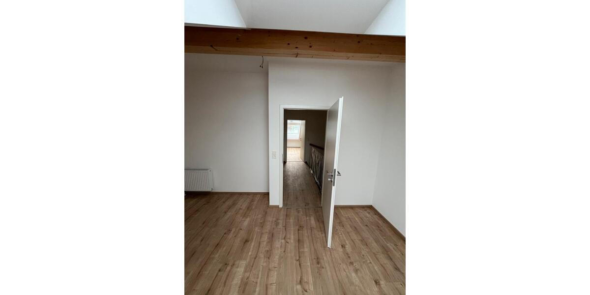 Reihenhaus Roth - 5 Zimmer, 140 m&sup2;, 1.540&euro; | Angebot:25175097