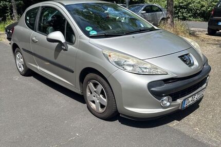 Peugeot 207 151.000 km 2.900 &euro; Düsseldorf 40595