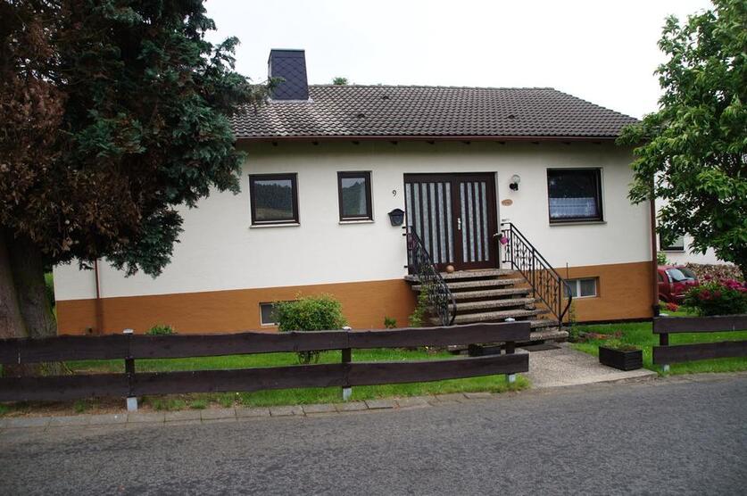Attraktives, vermietetes Einfamilienhaus mit großem Grundstück