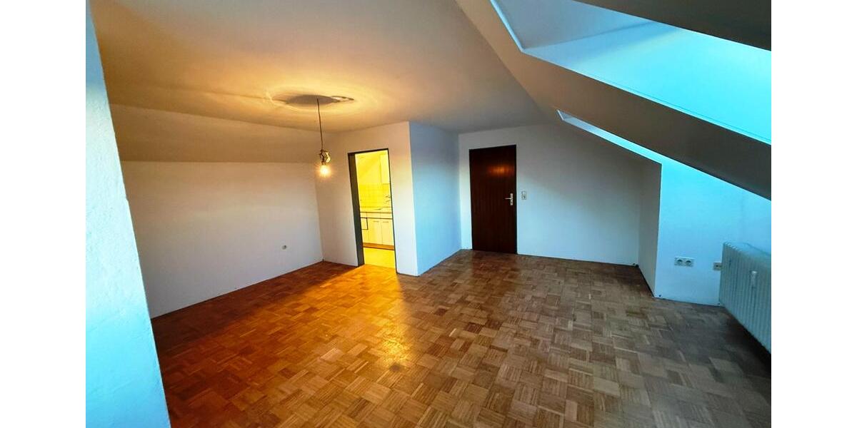 Geschmackvolle, renovierte DG-Whg mit 1,5 Räumen und Einbauküche 1.5 zimmer