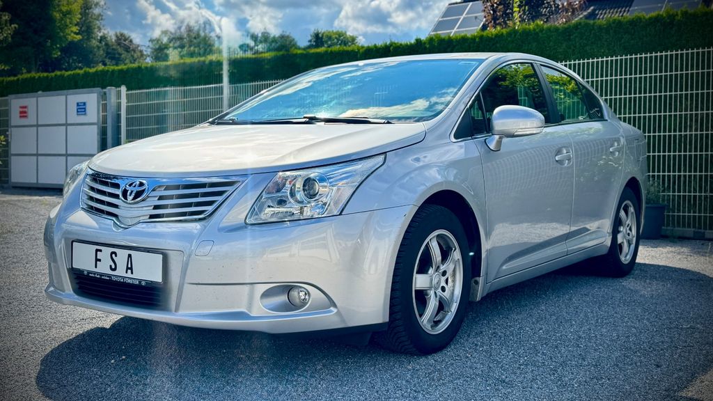 Toyota Avensis 49.000 km 9.800 &euro; Dresden 01259