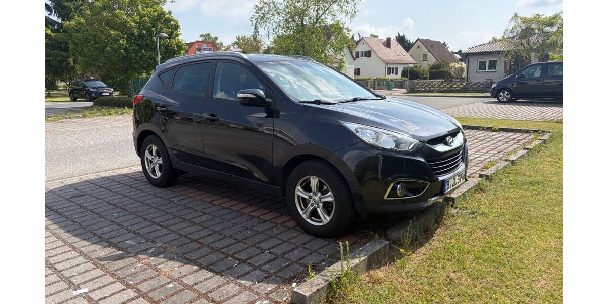 Hyundai ix35 121.600 km 7.900 &euro; Dahlewitz 15827