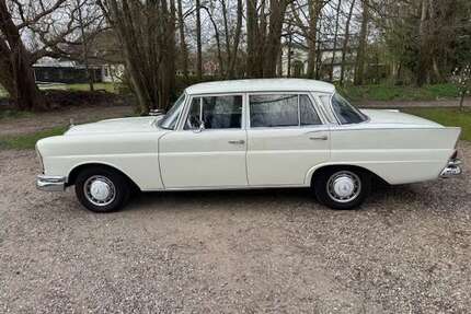 Mercedes 220